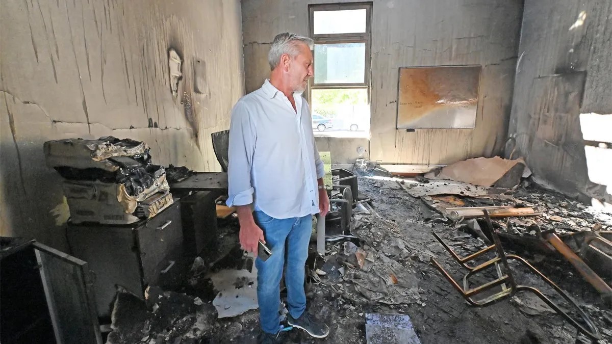 En múltiples allanamientos en Rawson y Trelew, identificaron a presuntos autores de los daños contra edificios durante las protestas antimineras