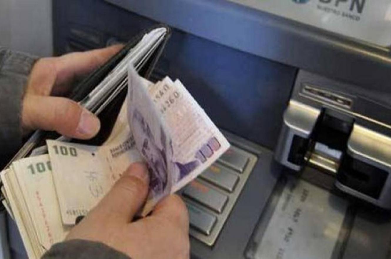 El Gobierno del Chubut deposita el martes 5 los haberes a los empleados públicos y jubilados y los docentes cobrarán también el Fonid