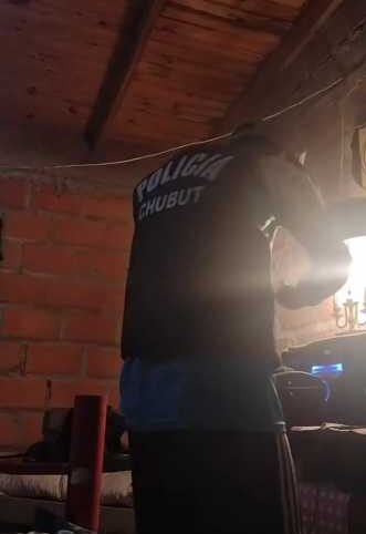 Madryn: Estaba en domiciliaria y subió un video a Instagram usando un chaleco antibalas de la policía