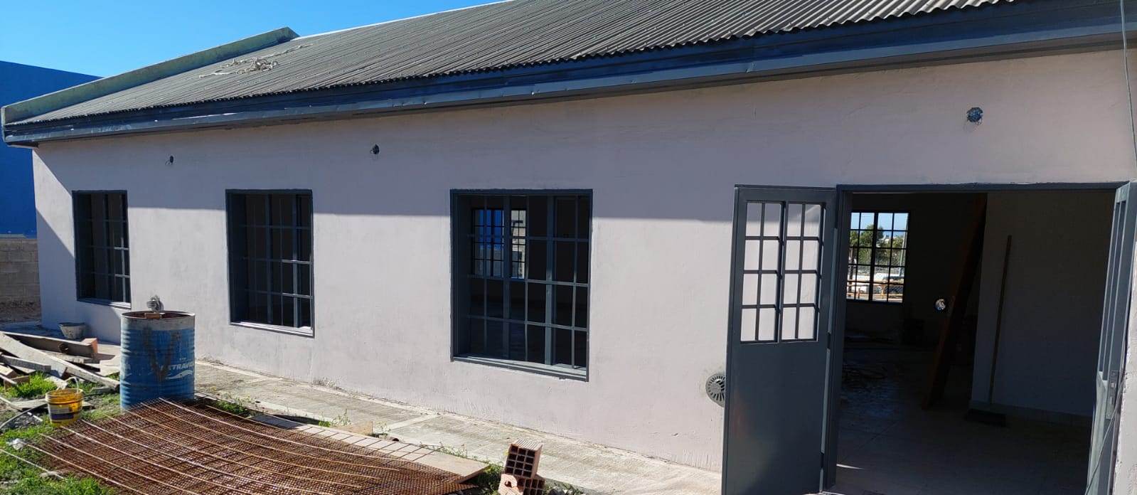 Provincia avanza en la reparación del edificio que se utilizará como Centro de Tratamiento de Problemáticas de Consumo en Comodoro