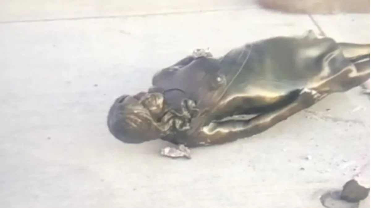 Vandalizaron una escultura de Cristina Fernández de Kirchner en Río Gallegos