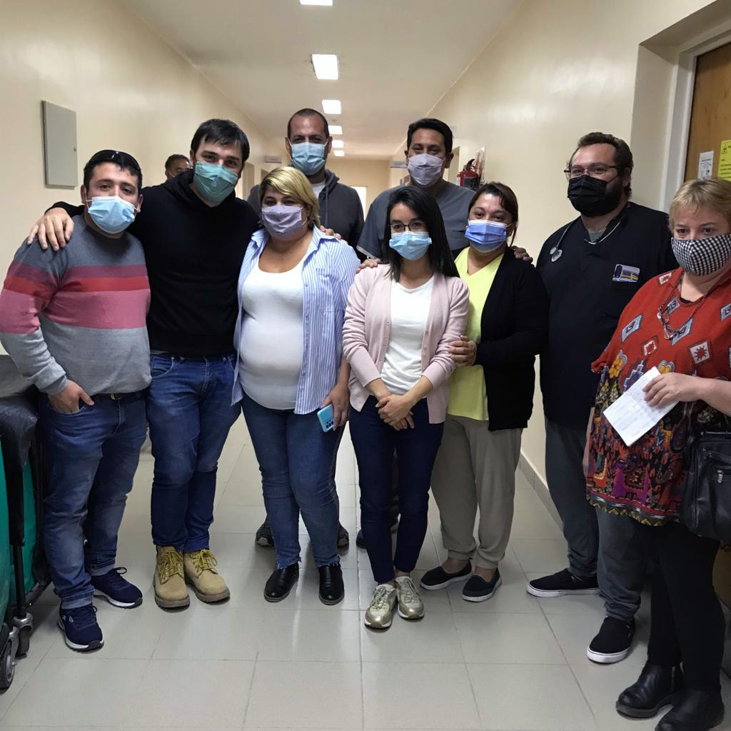 Torres junto a la juventud radical visitaron el hospital rural de Trevelin