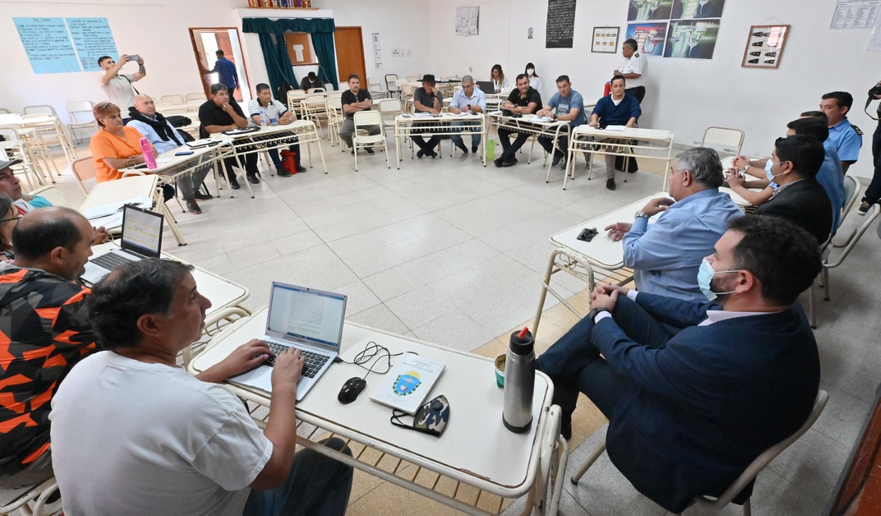 Hubo acuerdo salarial con la Policía del Chubut: Suba del 21% en tres meses y se sumarán dos puntos en la antigüedad