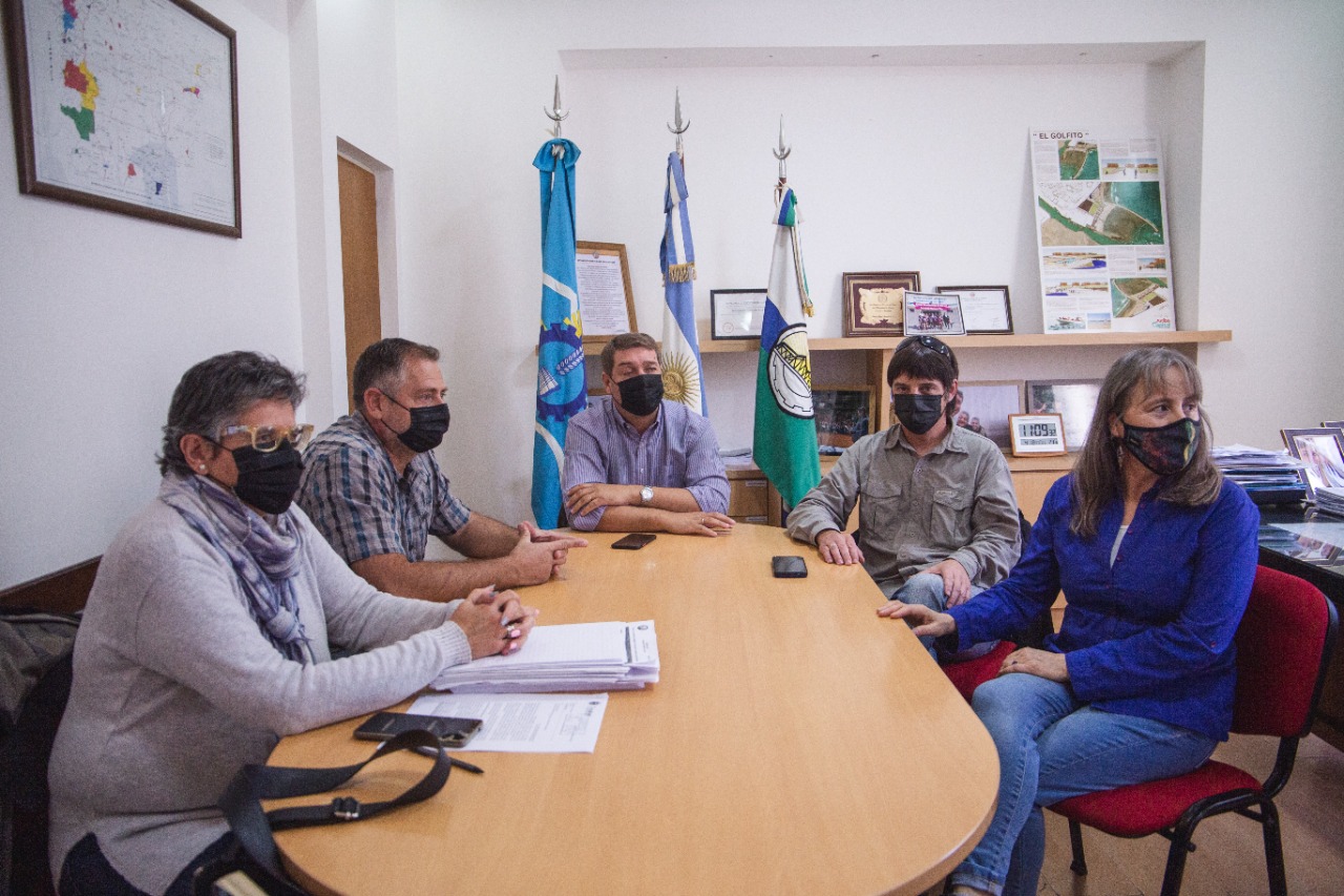 El Municipio de Rawson acordó un trabajo conjunto para evaluar la creación una reserva natural de dos especies de aves