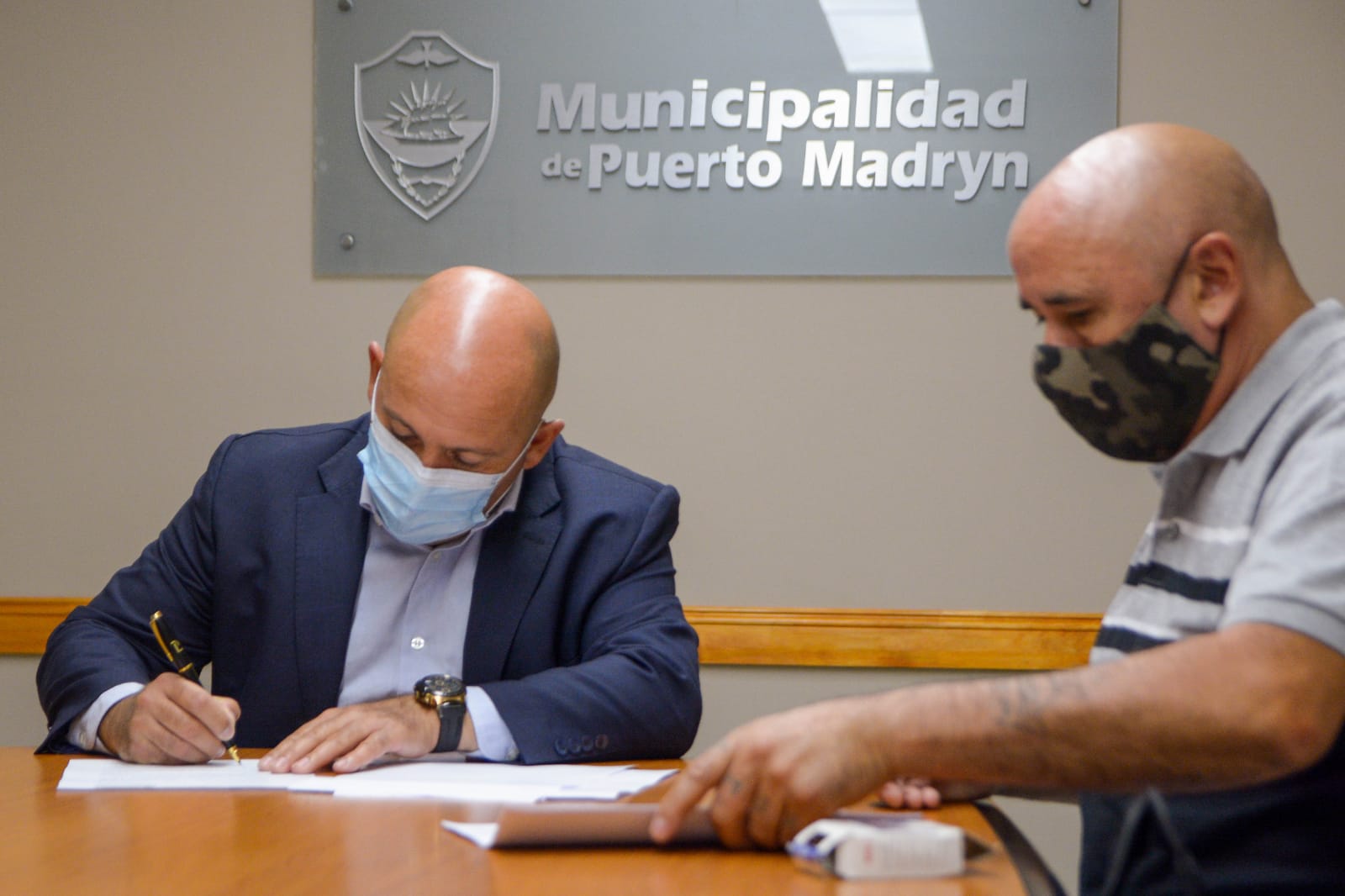 Sastre firmó un convenio para concientizar y difundir información sobre trata de personas