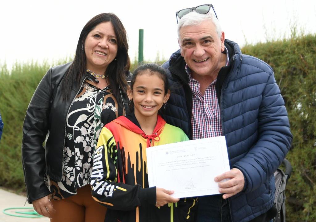 Perata entregó más de 40 becas a alumnos del Club Náutico Atlántico Sud de Puerto Madryn