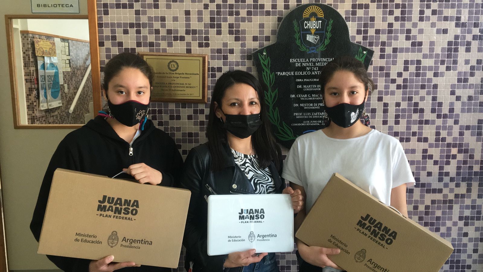 Chubut entregó más de 2.400 notebooks estudiantes de 50 escuelas en distintos puntos de la provincia