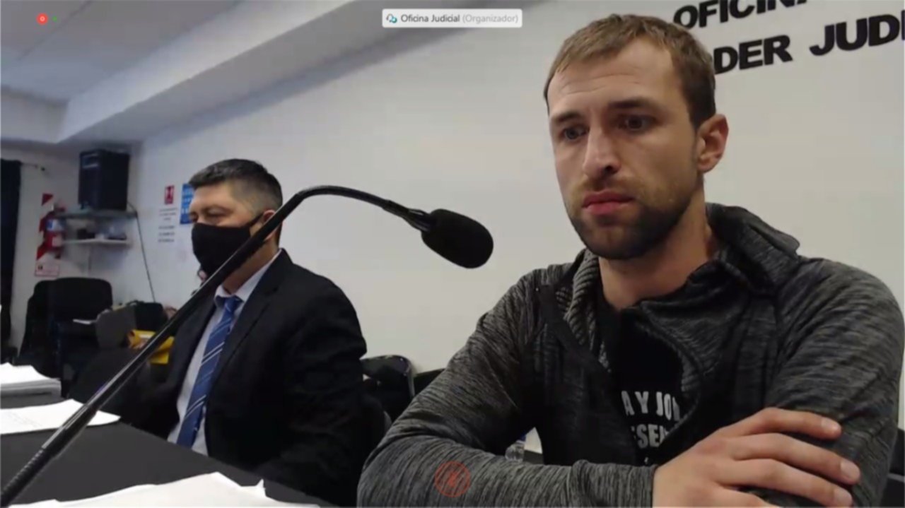 Un imputado reconoció haber participado en los incendios en Legislatura y Casa de Gobierno y deberá pagar $ 60.000 en seis cuotas y donar 12 packs de leche