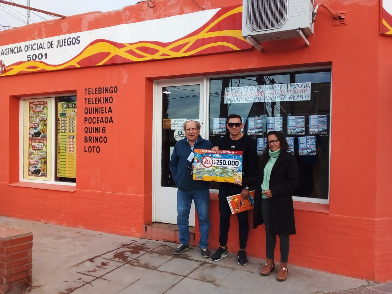 Un vecino de Madryn recibió el premio a Bingo de $ 250.000 del Telebingo Chubutense
