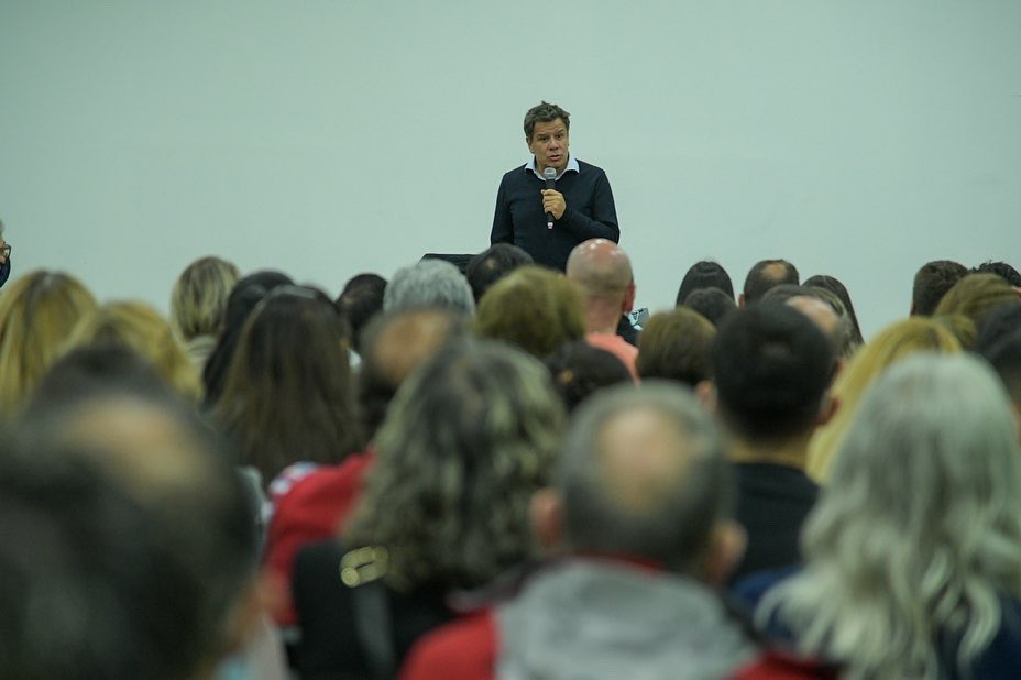 Facundo Manes presentó en Río Gallegos el libro “Ser Humanos”