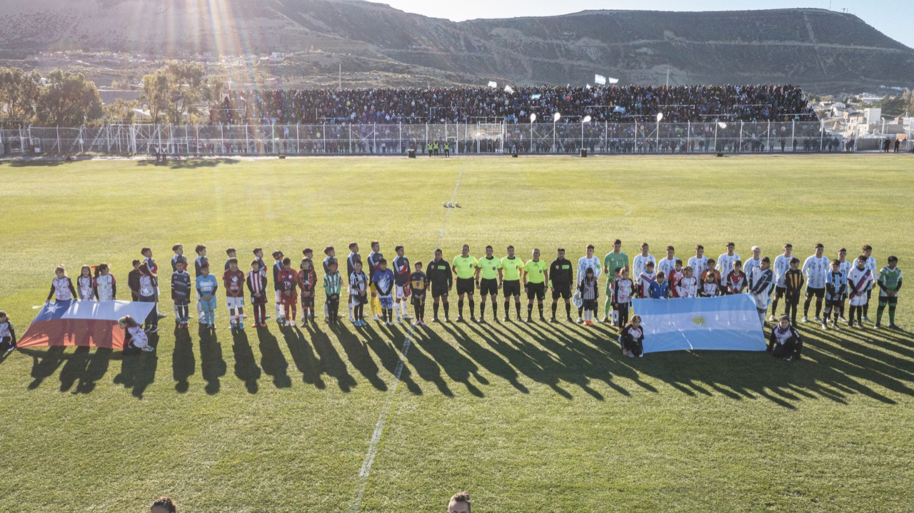 Comodoro vivió un espectáculo deportivo a estadio lleno: “Es una alegría enorme que la ciudad pueda disfrutar de estos espectáculos deportivos”, dijo Luque