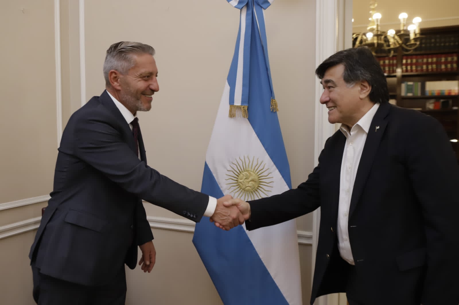 Arcioni estuvo con Zannini y firmó un  convenio con la Escuela de Abogadas y Abogados del Estado del Chubut y la Procuración del Tesoro de la Nación
