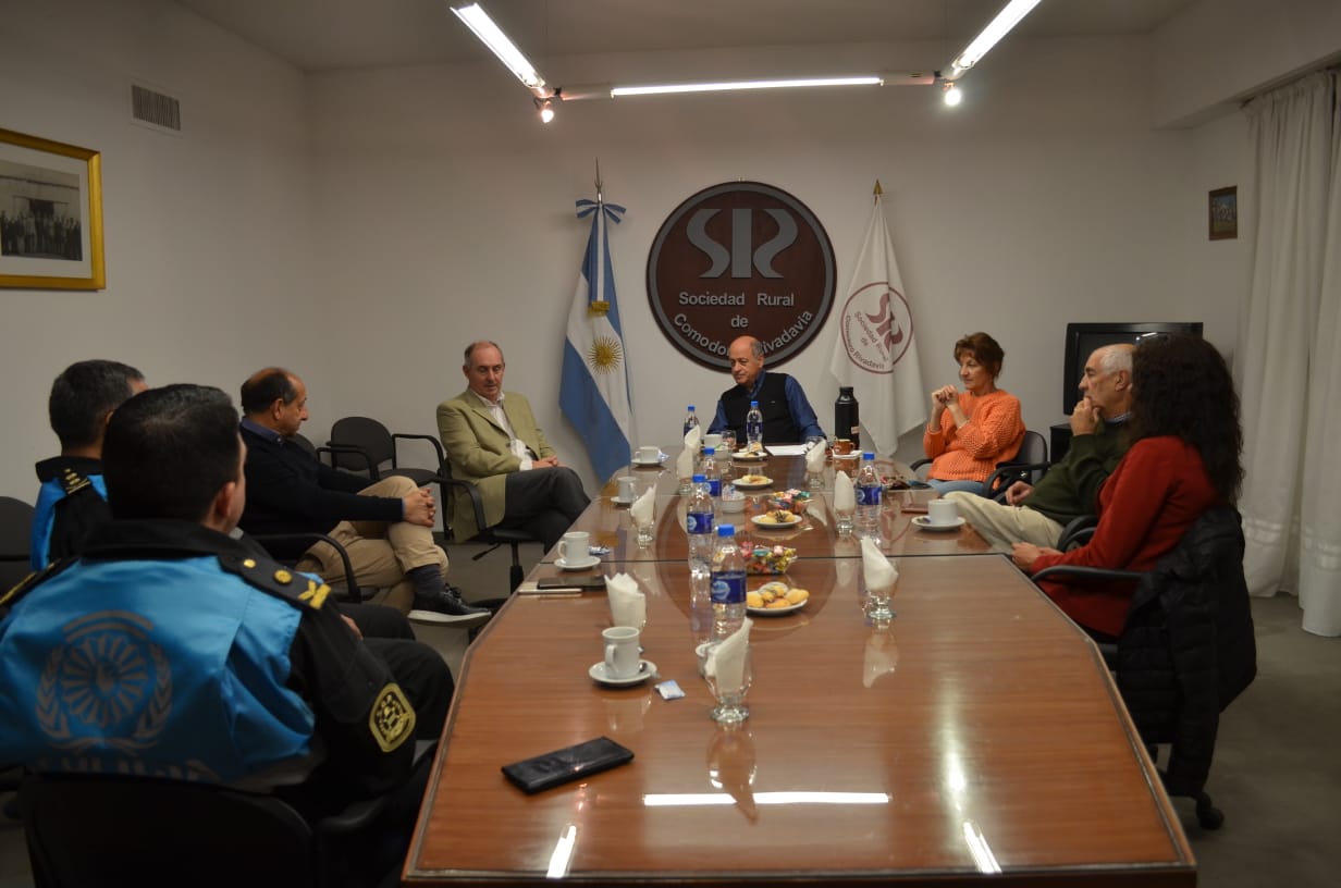 Castro se reunió con dirigentes de la Sociedad Rural de Comodoro Rivadavia con la mira puesta en los casos de abigeato y la venta clandestina de carne