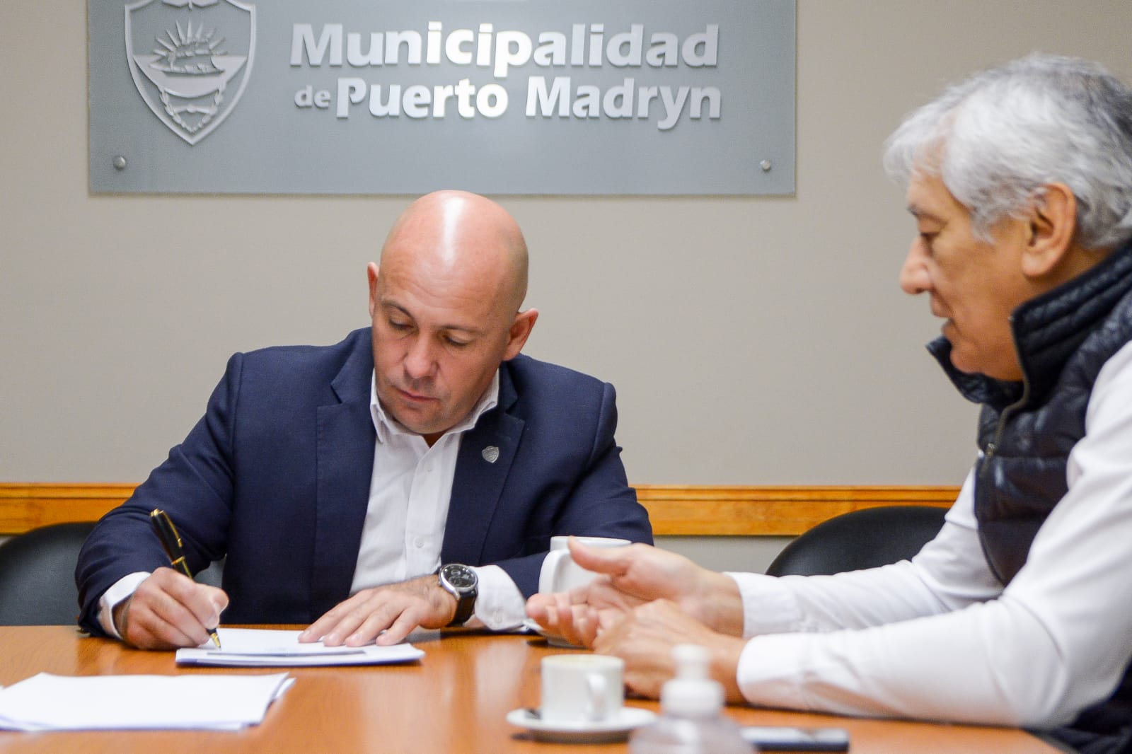 Sastre firmó un convenio con el SEC para que el municipio pueda dar capacitaciones y realizar actividades en sus instalaciones