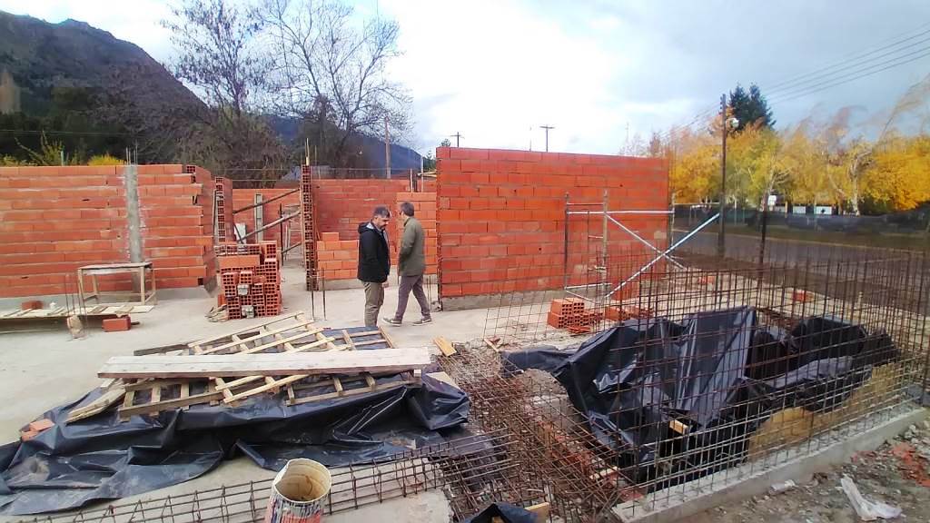 Aguilera recorrió obras y se reunió con intendentes de la Cordillera