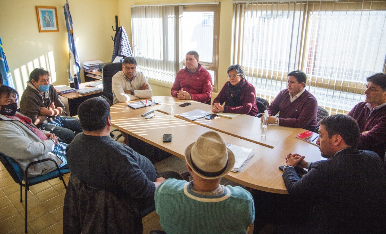 Biss junto a Aguilar y actores del sector pesquero se reunieron para fortalecer el empleo en la industria