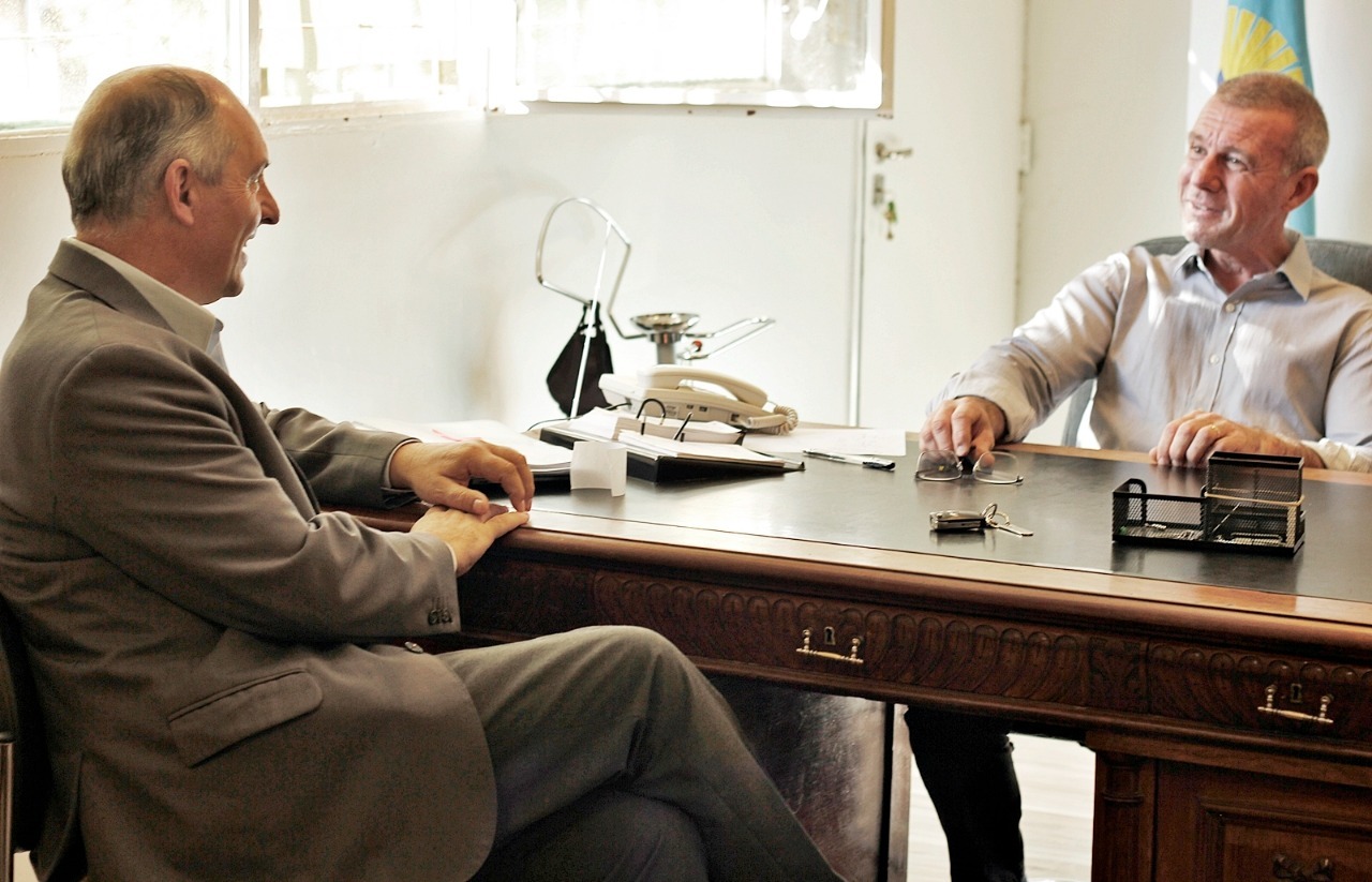 Castro se reunió con el intendente de Gaiman para fortalecer la seguridad pública