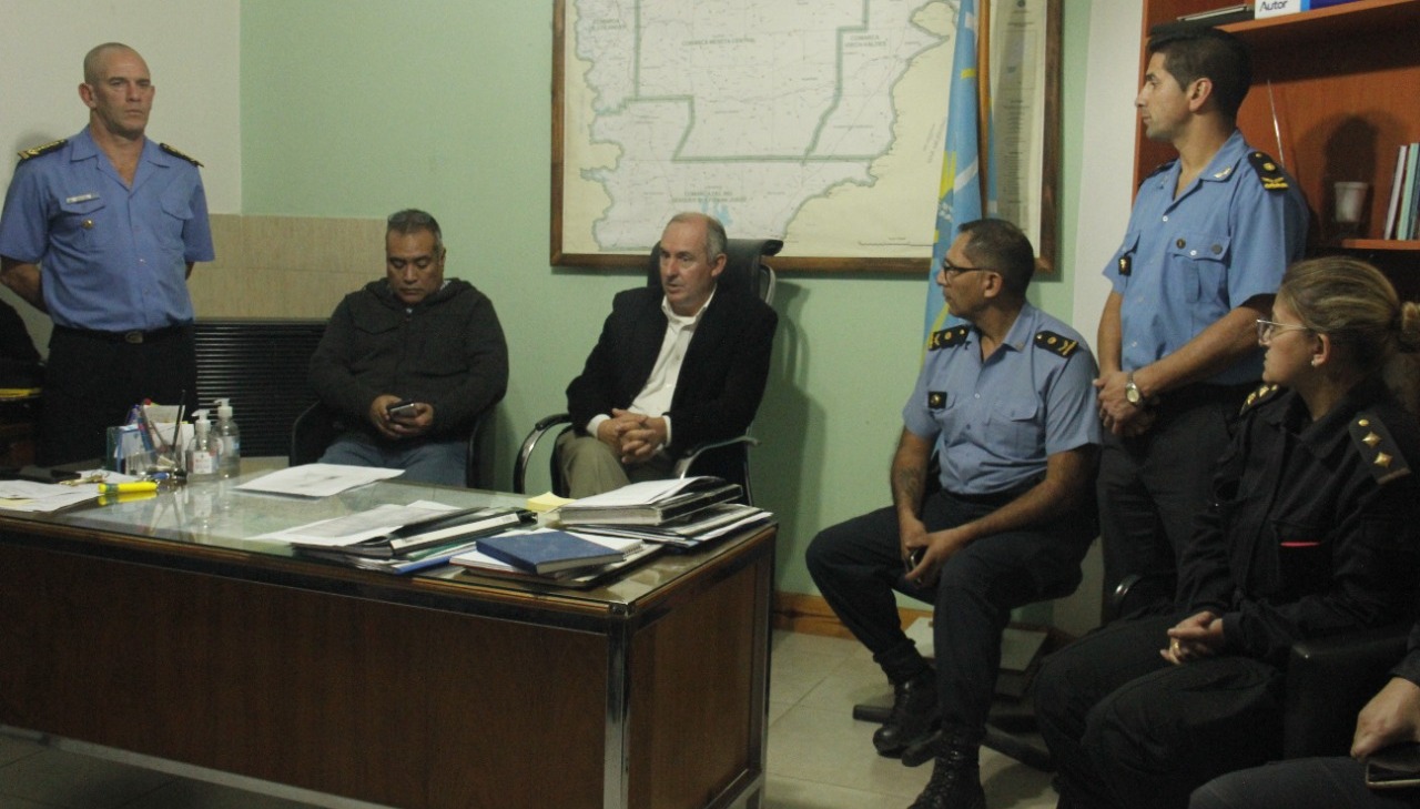 Castro y Acosta realizarán acciones conjuntas con la Unidad Regional de Trelew en prevención y código de convivencia
