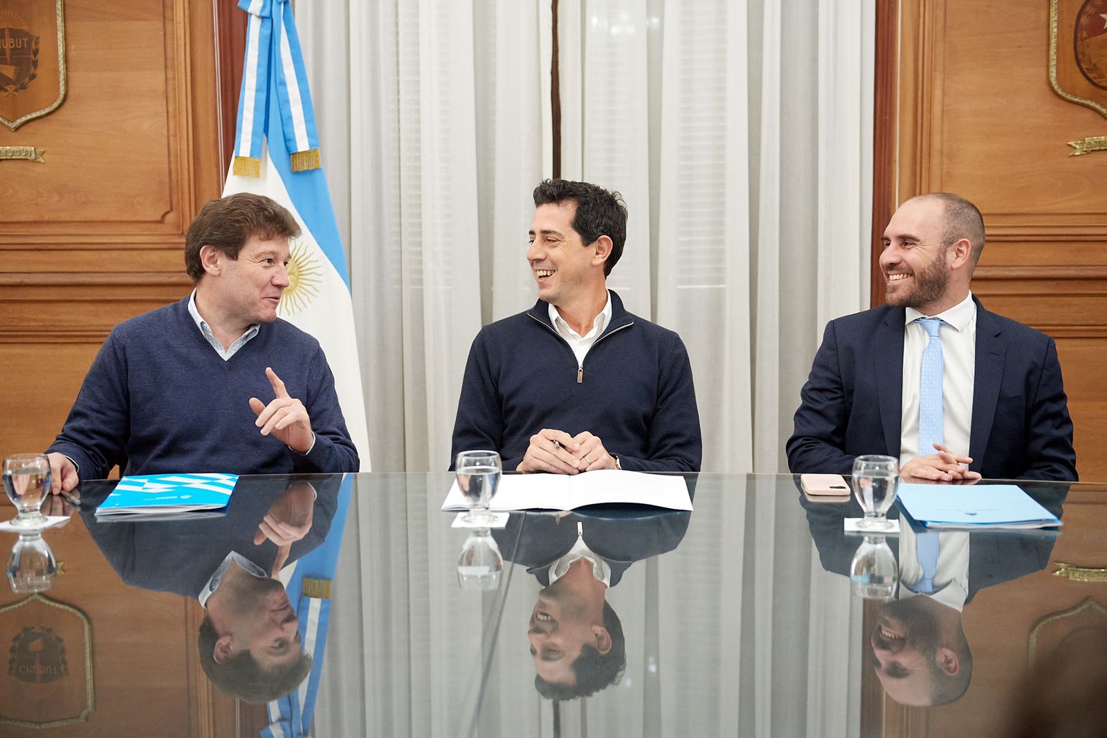 Wado de Pedro y Guzmán firmaron con Gustavo Melella el Fideicomiso para el Desarrollo de Tierra del Fuego