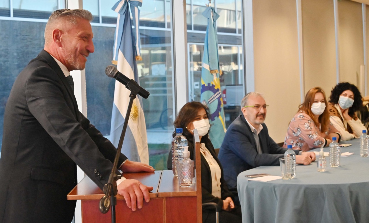 Arcioni encabezó la presentación del sistema integrado de historias clínicas digitales