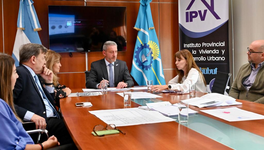 Arcioni presentó el proyecto para urbanizar el barrio Moreira de Trelew por $ 255 millones sin la presencia de Maderna