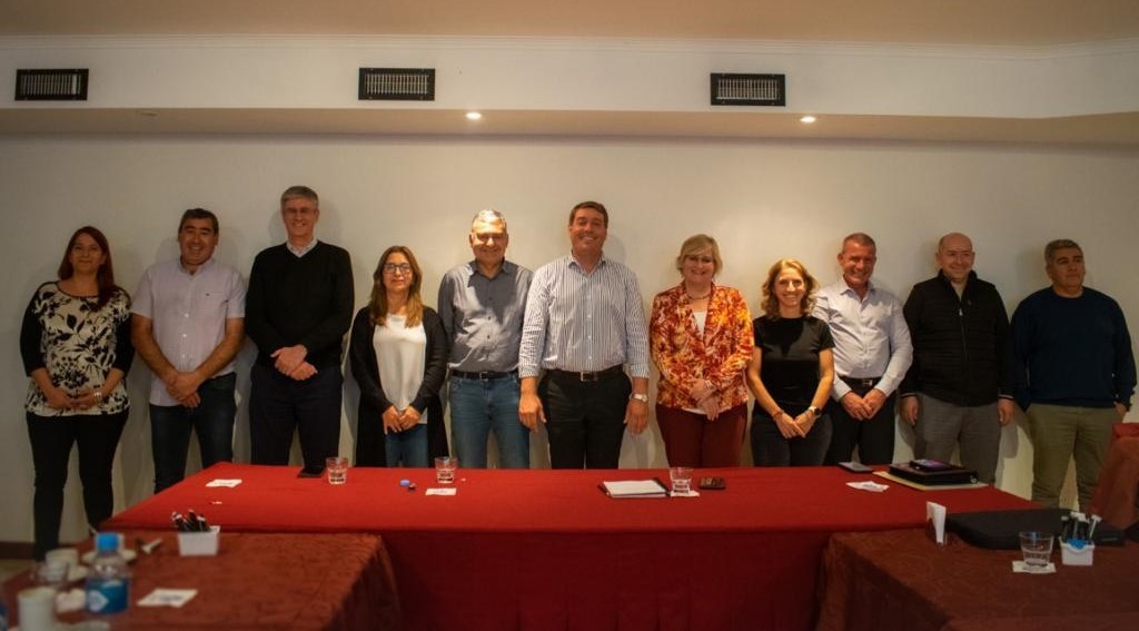 Biss reunió a intendentes y legisladores de la UCR en Trelew para fortalecer las gestiones y analizar el escenario político provincial