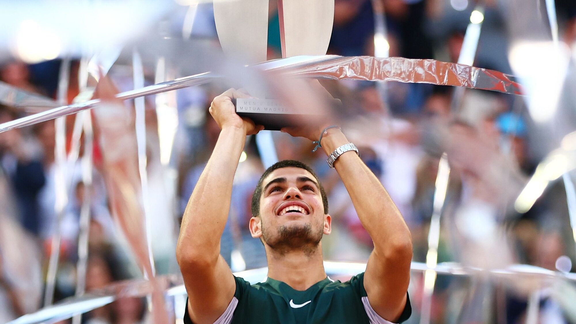 Alcaraz imparable: Tras vencer a Nadal y a Djokovic, se impuso en la final y se quedó con el Mastres 1000 de Madrid