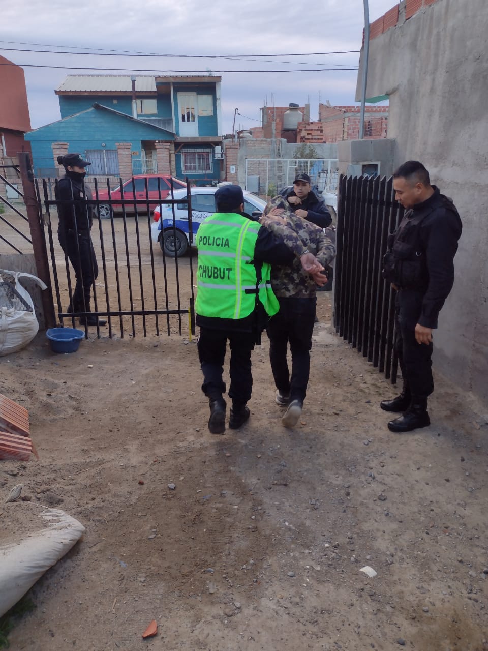 Comodoro Rivadavia: Tenía prohibición de acercamiento hace dos semanas, lo encontraron en la casa de la víctima y quedó detenido