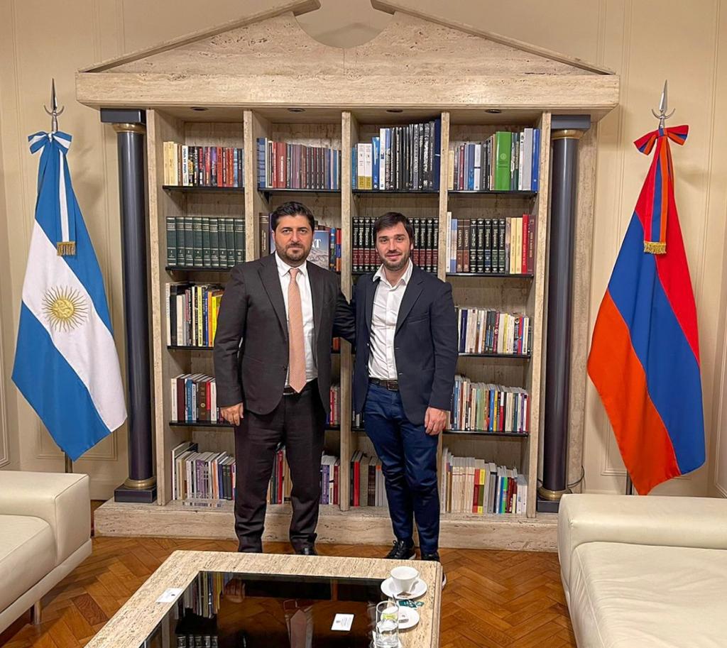 Torres con el embajador de Armenia: “Es importante la apertura de nuevos mercados de exportación que generen crecimiento”