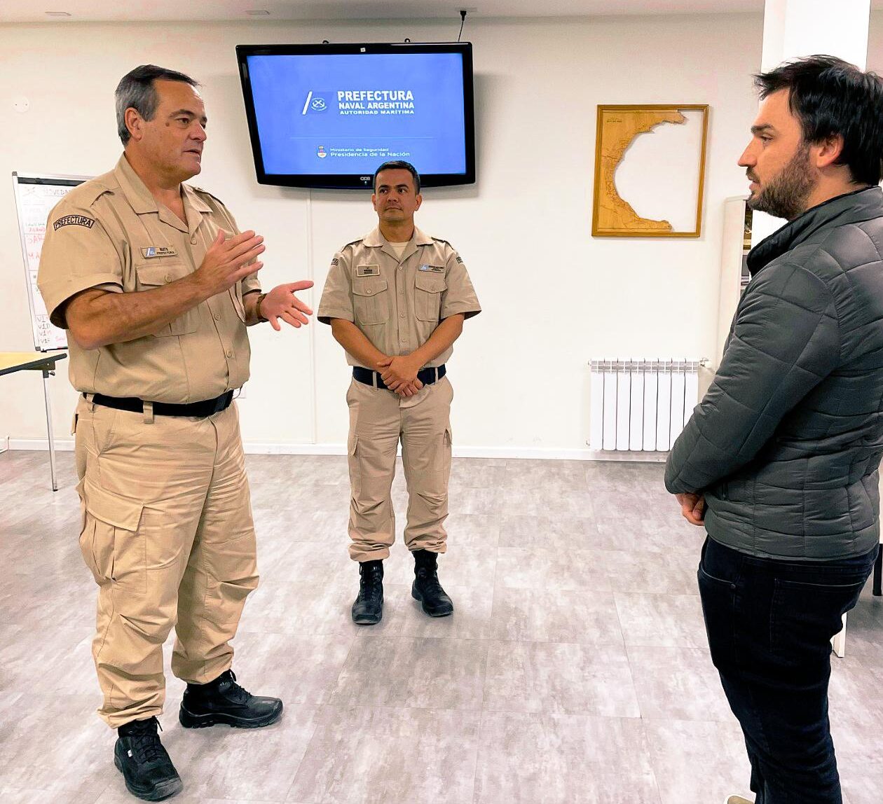 Torres en Comodoro: “El trabajo de la prefectura naval es clave para cuidar nuestros recursos y soberanía sobre el mar argentino”