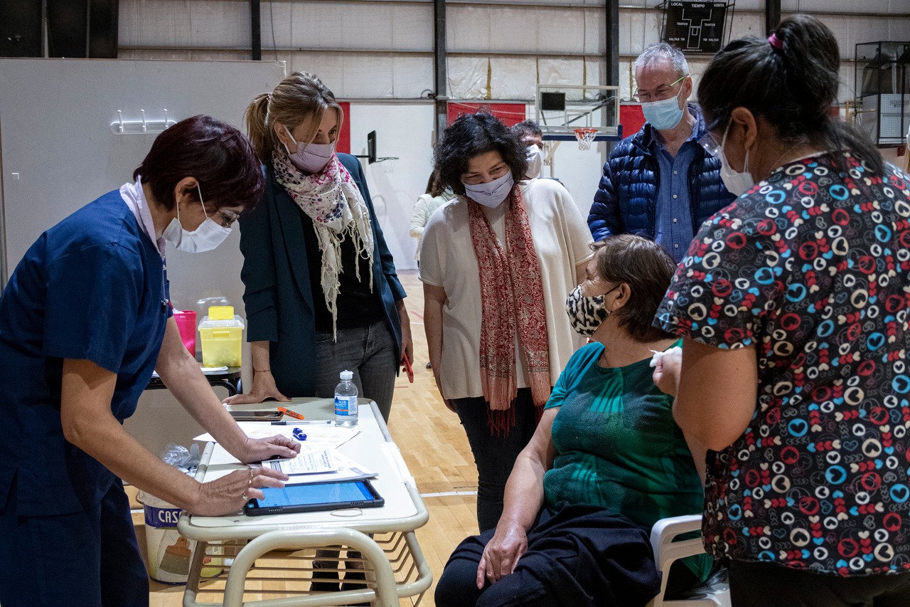 Vacunas seguras: De las 1.100.000 dosis que se aplicaron en Chubut, 74 generaron efectos adversos y solo 4 fueron relacionadas al producto