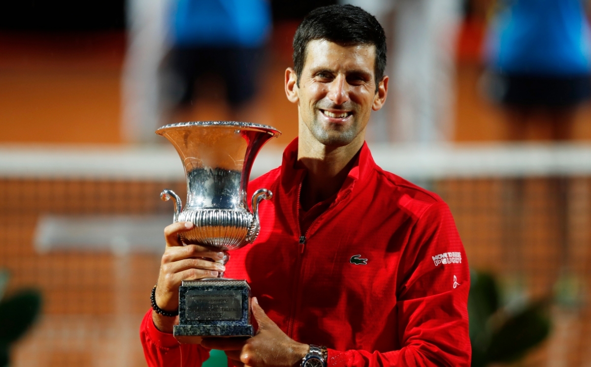 Djokovic ganó su primer torneo del año frente al griego Tsitsipas y se transforma en uno de los candidatos para quedarse con Roland Garros