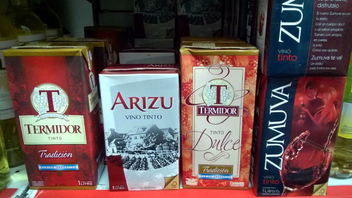 Comodoro Rivadavia: Le robó a su hermano 19 perfumes y tres cajas de vino, lo amenazó de muerte por llamar a la Policía y terminó detenido