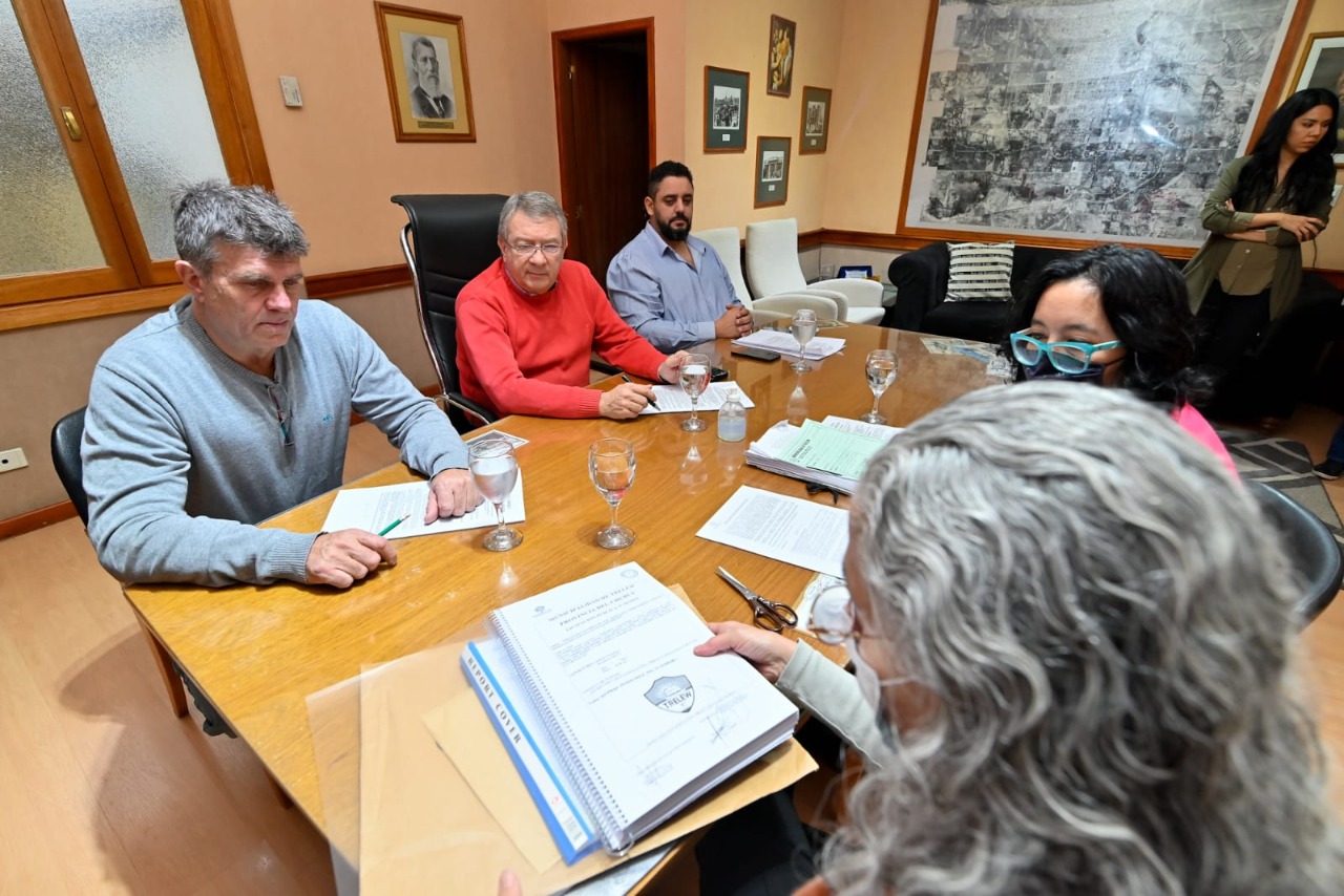 Trelew: Con la recaudación de la venta pública de tierras, Maderna licitó obras de pavimento para tres barrios con un presupuesto de $ 35 millones