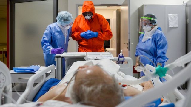 Un estudio reveló que haber tenido COVID-19 aumenta el riesgo ante graves enfermedades