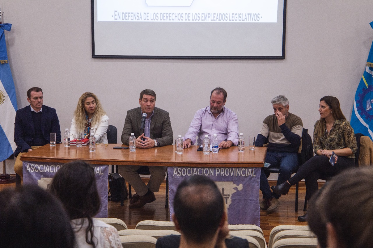 Biss se reunió con integrantes del gremio APEL y explicó detalles del Programa Lotear