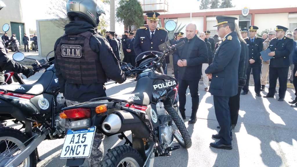 Funcionarios provinciales entregaron motos a la Unidad Regional de Puerto Madryn