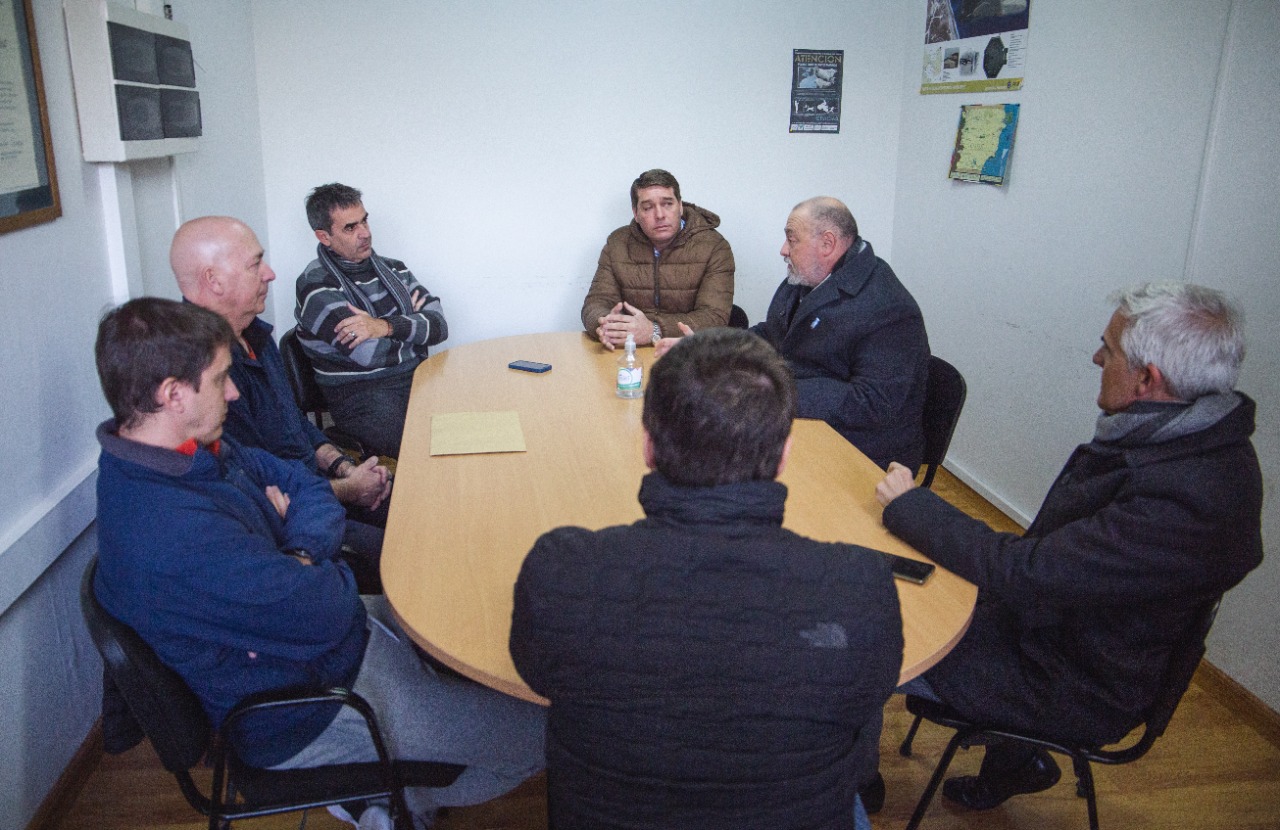 Biss se reunió con Gaffet, el EMRATUR y prestadores para reorganizar el servicio de avistaje de toninas en Puerto Rawson