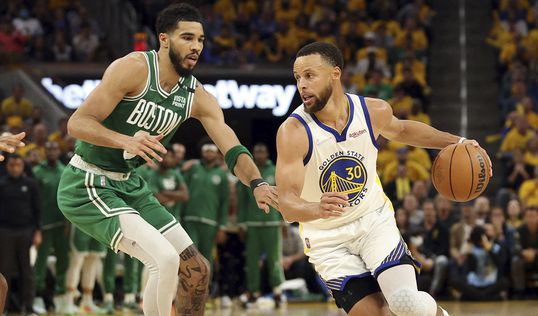 Golden State venció en el segundo juego a los Celtics y quedó la serie igualada