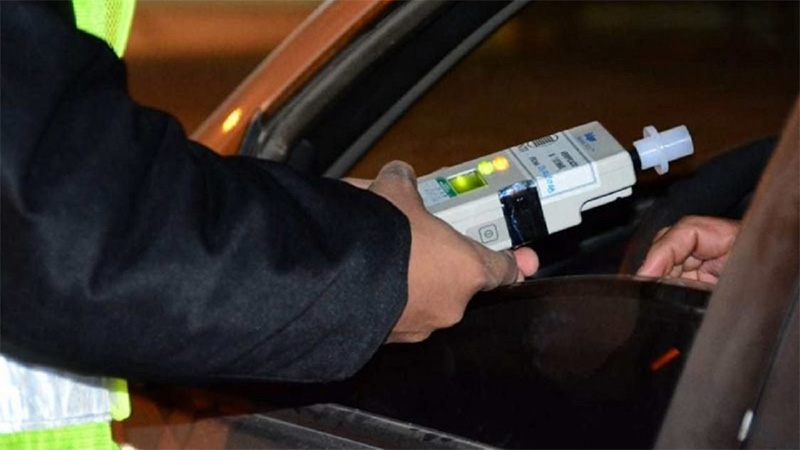 Trelew: Estaba alcoholizado, se negó a hacer el test, quiso escapar y fue detenido