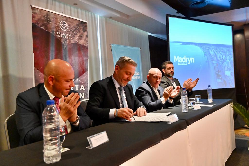 Sastre en el lanzamiento de la Temporada de Ballenas en Madryn: “Tenemos los recursos necesarios para venderlos y mostrarlos al mundo”