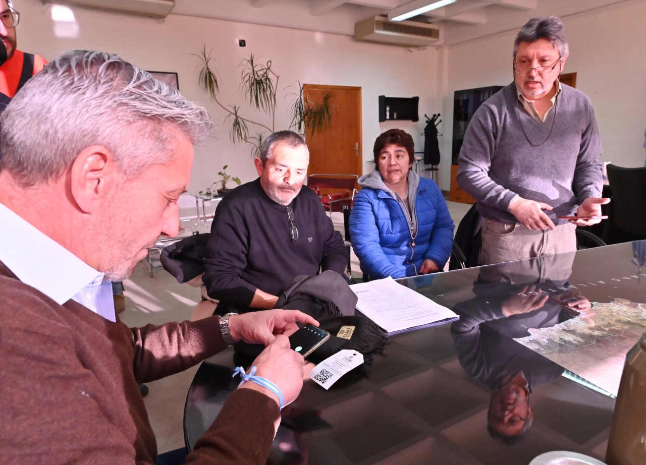 Arcioni con la Cooperativa Lanera de Trelew: Podrían empezar a exportar y buscan un fideicomiso para comprar el inmueble donde producen