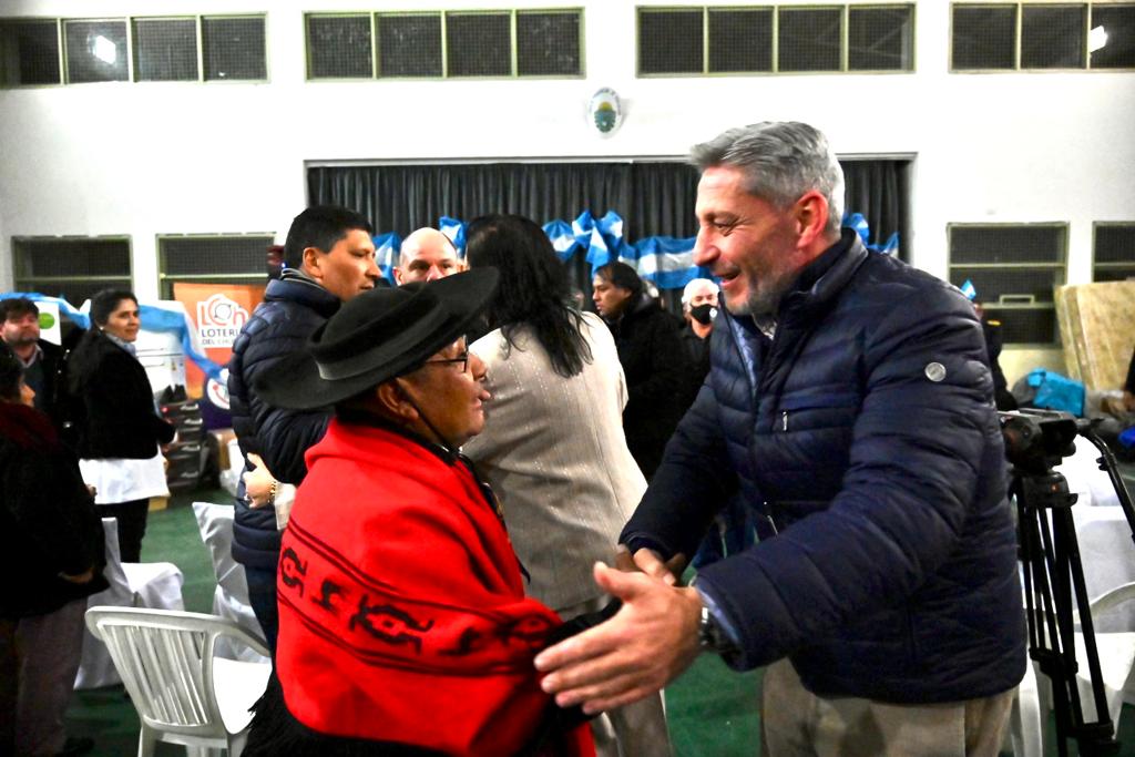 Arcioni entregó aportes en Facundo y remarcó: “No estoy en campaña, no tengo reelección y voy a seguir trabajando hasta el 10 de diciembre del 2023 con la misma intensidad”