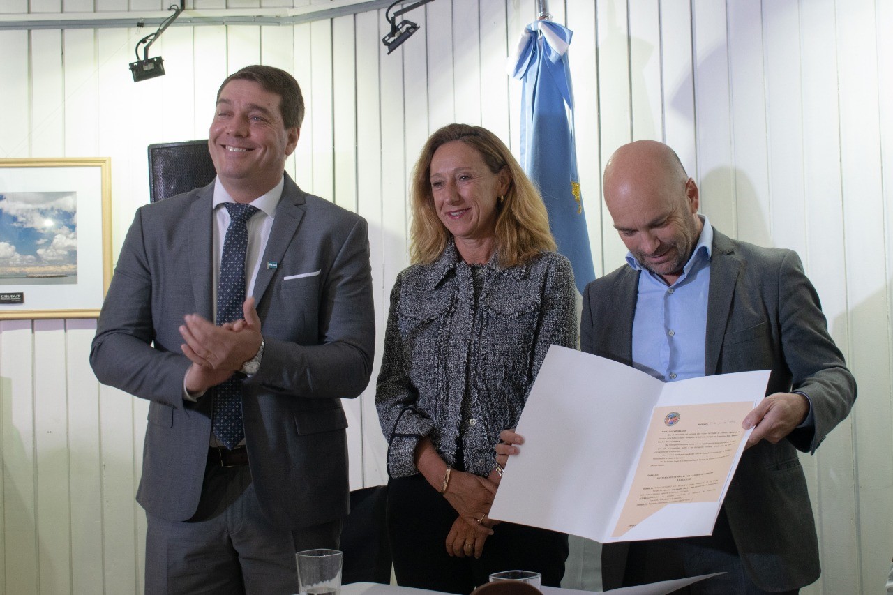 Biss recibió al embajador de la Unión Europea con quien firmó convenios para fortalecer la libertad de expresión y avanzar en el cuidado del ambiente 