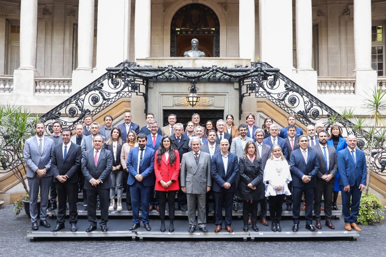 Chubut participó de una cumbre liderada por Cafiero con la lupa puesta en conquistar nuevos mercados para exportar