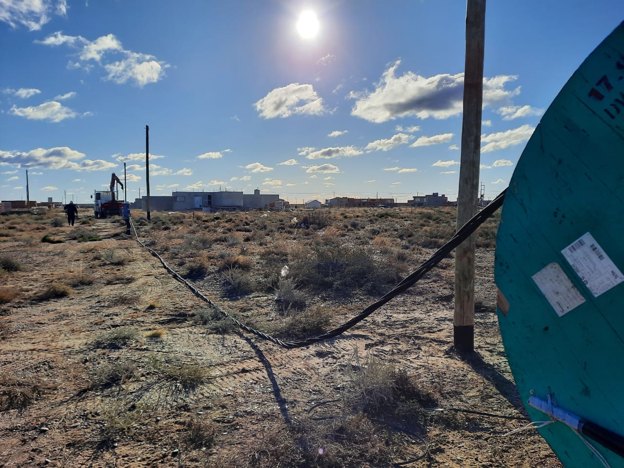 La Cooperativa de Rawson avanza en la energización en las 711 Viviendas