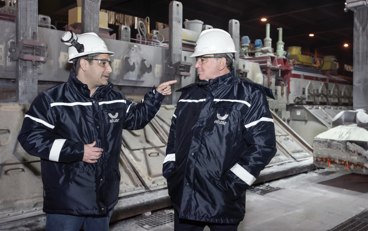 Madanes Quintanilla supervisó obras en la planta de aluminio de Madryn
