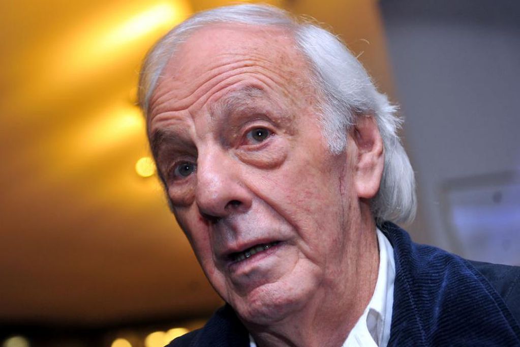 Menotti: “Hay que decirle a Mbappé que venga a jugar a Chacarita”