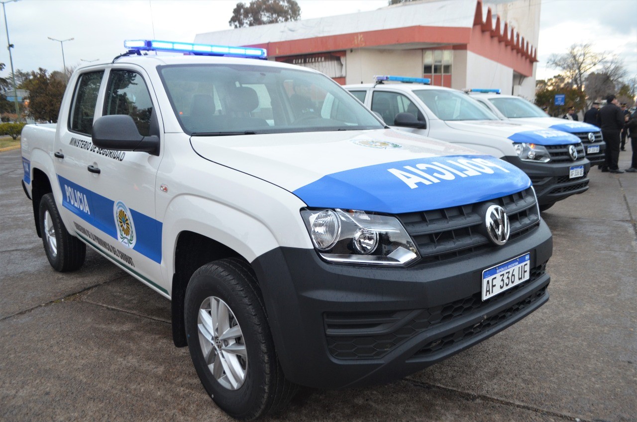El Gobierno de Arcioni entregó tres camionetas que serán destinadas para la Policía de Trelew