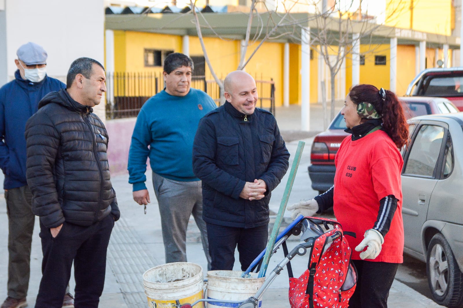 Sastre recorrió el Barrio Rucal Hue, dialogó con los vecinos y escuchó las principales inquietudes